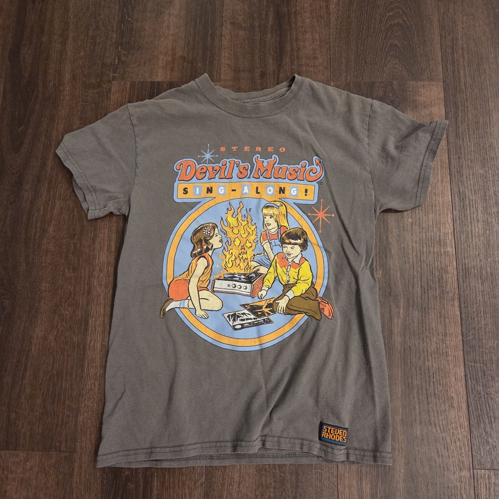 Retro Graphic Tee in Charcoal Gray